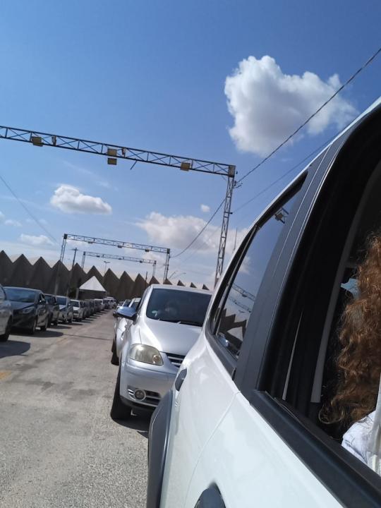 Foto 4 de 5 — Vacinação é marcada por fila e longa espera nesta segunda-feira